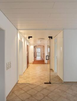 PROVISIONSFREI Grosszügige exklusive Wohnung, mit 2 Garagen in Zentrumsnähe Fellbach Rathaus - Fellbach