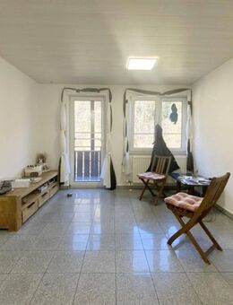 Gemütliche 2-Zimmer-Eigentumswohnung in Unterreichenbach: Ideale Lage mit Balkon und Carport - Unterreichenbach