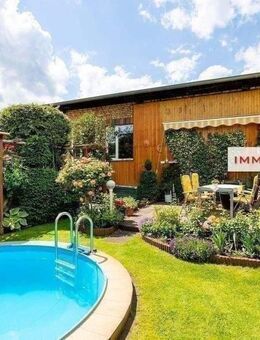 IMMOBERLIN.DE - Sympathisches Haus mit schönem Sonnengarten + Garage in guter Infrastruktur - Luckenwalde