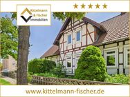 Charmantes Fachwerkhaus im Herzen Königslutters! 2 eigenständige Wohnungen, teilsaniert, 5 Garagen - Königslutter (Elm)