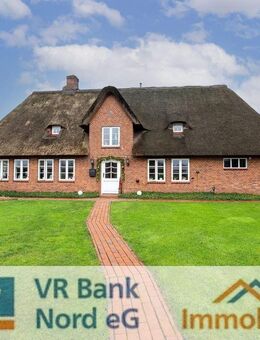 Friesenhaus unter Reet mit Carport und tollem Freizeitgrundstück in Ortsrandlage - Niebüll