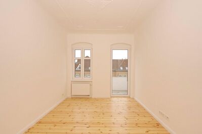 SOFORT EINZIEHEN! TOP-sanierte 2-Zimmer-Altbauwohnung - mit Südwest-Balkon! Provisionsfrei
