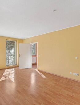 Bezugsfreie 2-Zimmer-Wohnung mit viel Licht, Aufzug und Stellplatz - Berlin