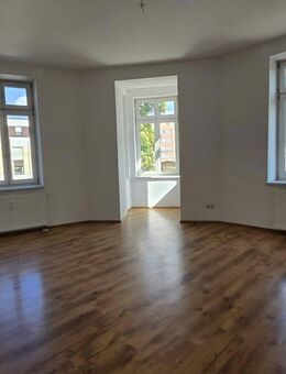 2- Zimmer-Wohnung in Schönebecker Straße 35 - saniert mit Balkon und modernem Bad! - Magdeburg