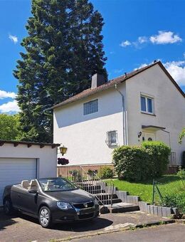 Massives Einfamilienhaus mit Garage in gesuchter Lage von Baunatal-Großenritte - Baunatal