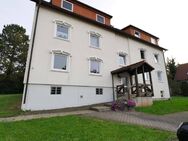 Ruhige Lage in Weidhausen: 3-Zimmer-Wohnung mit Balkon und Garage - Weidhausen (Coburg)