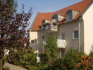 Freundliche Maisonettewohnung mit Balkon, Laminatboden, Einbauküche & Badewanne - Coswig