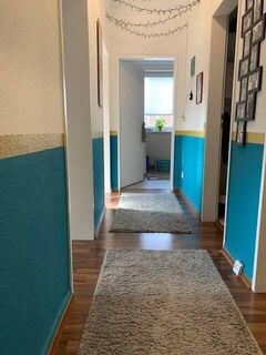 Großzügige 2,5-Zimmer-Eigentumswohnung mit Einbauküche, schöner Loggia und Fahrstuhl zu verkaufen