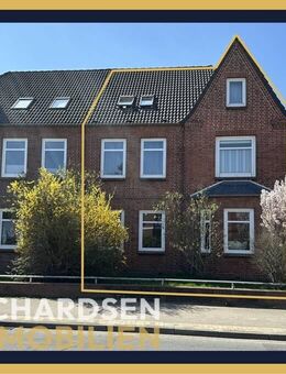Kapitalanlage: Mehrfamilienhaus mit 3 fest vermieteten Wohnungen nahe der Innenstadt in 25813 Husum - Husum (Schleswig-Holstein)