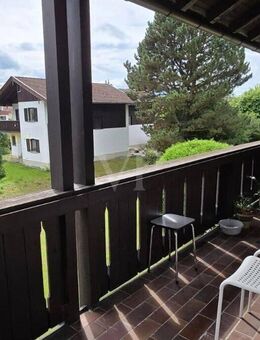 2,5-Zimmer-Wohnung mit großem Süd-Ost-Balkon und TG-Stellplatz mit guter Anbindung - zentral + ruhig - Prien (Chiemsee)