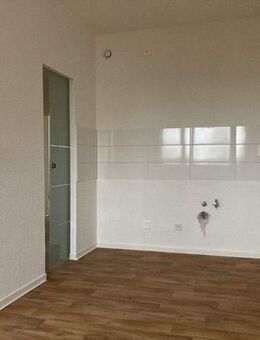 Frisch saniert! 3 Zimmer mit Balkon! - Dessau-Roßlau