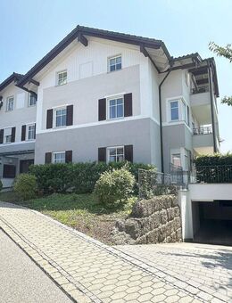 Traumhafte 3-Zimmer DG-Wohnung mit Aufzug und Dachterrasse in ruhiger und zentraler Lage - Bad Endorf