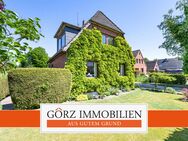 Viel Raum für Ideen - Rotklinkerhaus mit Gartenparadies, möglicher Einliegerwohnung und 3 Garagen - Norderstedt