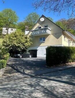 Energieeffizientes Zwei-Dreifamilienhaus mit Garage, Garten, Terrasse und Balkon in Rathmecke in Bestzustand... - Lüdenscheid