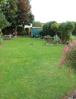 BIETERVERFAHREN: laufend modernisiertes Reihenmittelhaus, 4 Zi., mit Garten und Garage in Teising - Teising