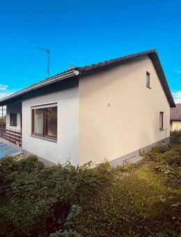 Gemütliches Einfamilienhaus mit Gartenidylle, Wintergarten und Garage - Mainburg