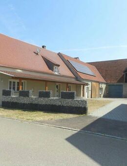 Einfamilienhaus mit Nebengebäuden in Wechingen, Nähe Öttingen - Wechingen