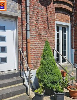 Top Ein-, bis Zweifamilienhaus mit großen Garten - Duisburg