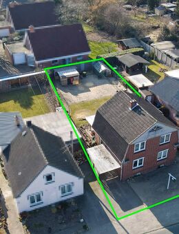 Im Herzen von Uetersen: Großzügiges Einfamilienhaus mit vielseitig angelegtem Garten und PKW-Carport - Uetersen