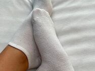 Getragene Socken sexy duftend einer 18 jährigen👅 - Erfurt