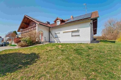 Großzügiges und gepflegtes Zweifamilienhaus mit viel Platz, Komfort und Möglichkeiten!