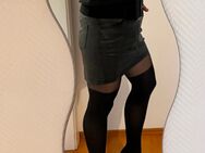 Du liebst Nylons und willst mich heute 23 Uhr treffen? - Lübeck