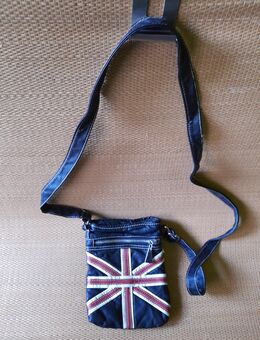 Kleine schwarze Tasche im British-Style - Nürnberg