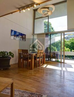 Schwabing-Stilvolles Wohnen über zwei Etagen-mit Galerie, drei Balkone und bis zu 4,80?m Deckenhöhe - München