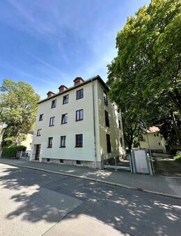 Hochwertig neu sanierte 3 Raum Wohnung im DG inkl. PKW-Stellplatz & Einbauküche in Zentrumsnähe von Weimar zum Kauf - Weimar