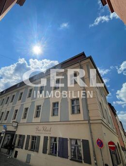 Einzigartige 3-Zimmer-Altbauwohnung im historischen Klarl-Haus (1.OG) (WG-geeignet) - Straubing