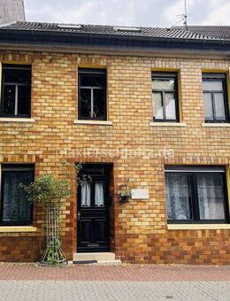 GROßZÜGIGES EINFAMILIENHAUS MIT DACHTERASSE UND EINLIEGERWOHNUNG - Viersen