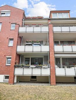 Schöne Erdgeschosswohnung mit Loggia und Tiefgaragenstellplatz im Herzen von Garbsen - Mitte - Garbsen