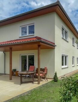 Bezugsfreies Zweifamilienhaus mit Gartenidylle im Villenpark Groß Glienicke - Potsdam