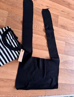 Pullover süß Vintage schwarz weiß und Cargohose weiß Gr. xs 34 - Bremen