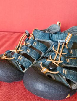 Keen Sandalen 39 grün wenig getragen. - Lützkampen