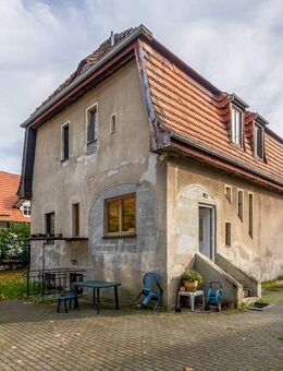 Einfamilienhaus mit großem Garten, Pool & zweigeschossiges Freizeithaus am Waldrand - Eichwalde