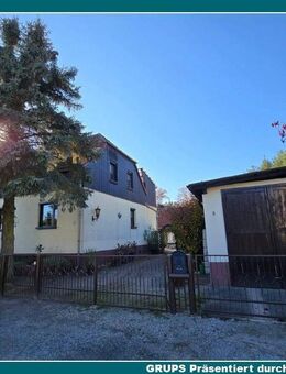 Doppelhaushälfte mit Nebengebäude und großer Garage zu verkaufen - Krauschwitz