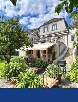 Traumhaftes Wohnen am Wasser: Eindrucksvolle Villa mit drei Wohneinheiten - Berlin