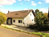 Einfamilienhaus mit drei Wohnungen, Garten, Balkonen und Garage in Eitorf - Eitorf