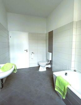 Frisch saniert mit Einbauküche und Wannenbad in Uninähe - Magdeburg
