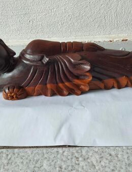 Gebrauchte liegende Buddhafigur aus Holz - Dettenheim