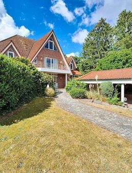 Eindrucksvolle Maisonette-Wohnung mit 4 Balkonen, Doppelcarport, Sauna und Haus-im-Haus-Charakter! - Groß Grönau