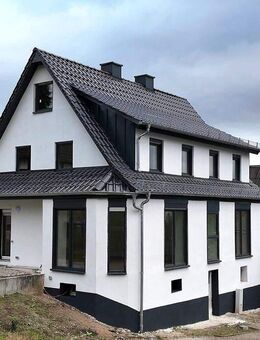 Preissenkung!!! Exklusives Einfamilienhaus mit Garage und einem weiteren Haus und Scheune - Dautphetal