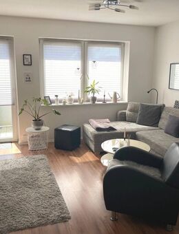 helle 2,5 Zimmer Dachgeschosswohnung mit Balkon - Quickborn (Landkreis Pinneberg)