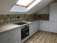 Dielheim: renovierte Dachgeschoss-Wohnung mit neuer Einbauküche und Balkon - Dielheim