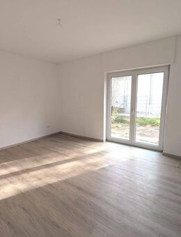 Zentral und dennoch ruhig: Helle EG/Souterrainlage mit Terrasse zum Wohlfühlen - Germersheim