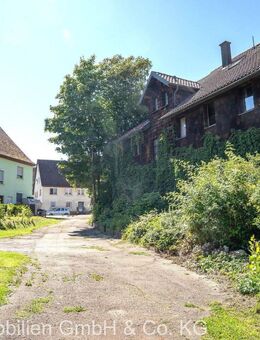 - Stark sanierungsbedürftiges Mehrfamilienhaus - - Gschwend