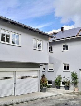 Traumhaftes Zweifamilienhaus in begehrter Lage von Kraichtal - Kraichtal