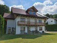 Großzügiges und komplett möbliertes Einfamilienhaus in bevorzugter Höhenlage in Deggendorf - Deggendorf