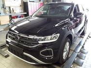 VW T-Roc, 1.5 TSI Life, Jahr 2023 - Blomberg (Nordrhein-Westfalen)